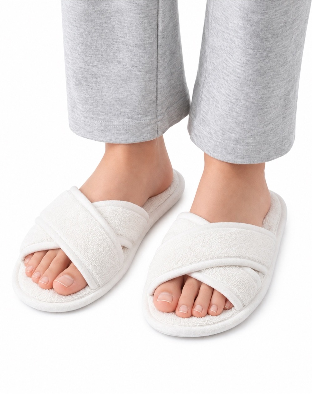 Size M La Vie En Rose Women’s White Plush Crisscross Slide Slippers House Shoes